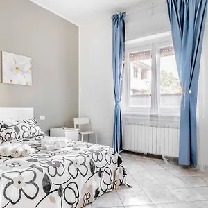 Casa Vacanza Via Sottocorno Appartement